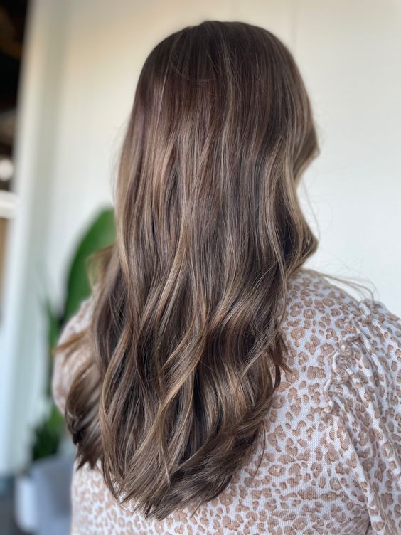 delicate mousy brown hair with subtle highlights and waves looks very stylish and very relaxed, without being too much in your face