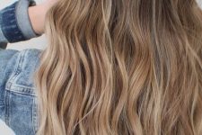 light brown hair with caramela dn blonde balayage and slight beach waves and a texture is a lovely idea