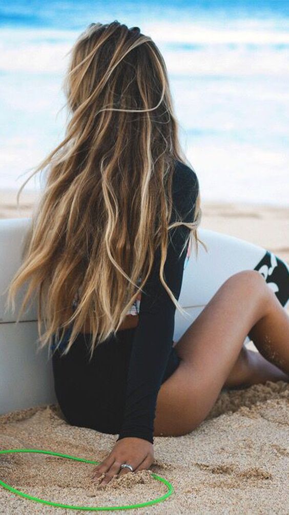 long dark brown hair with sunkissed beach blonde highlights and a truly beach texture is a beautiful idea