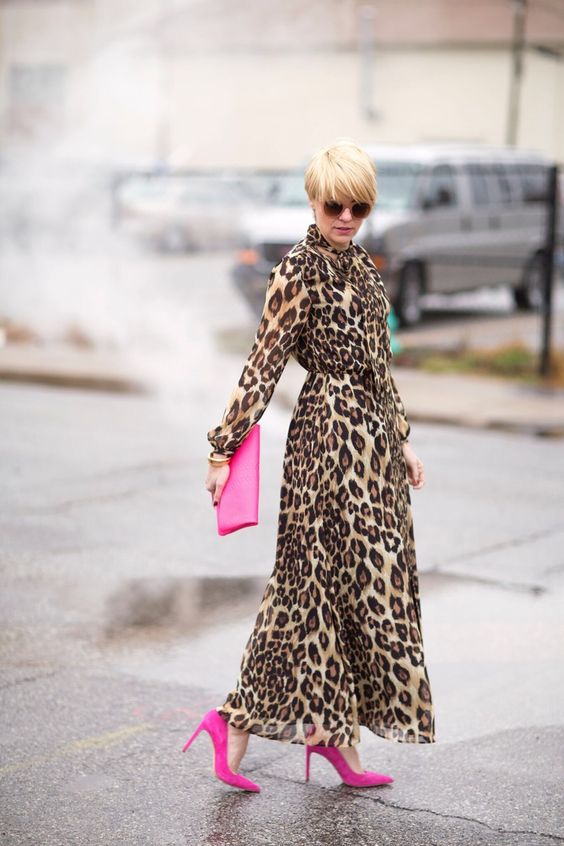 a leopard print maxi dress with a scarf, hot pink shoes and a matching clutch for a bold and catchy fall outfit