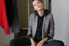 05 a relaxed work outfit with a black hoodie and sweatpants, a grey blazer, white sneakers and statement earrings