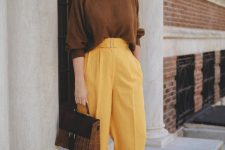 07 a refined work outfit in fall hues – a brown turtleneck, yellow wideleg cropped pants, bunrt orange shoes and a chic bag