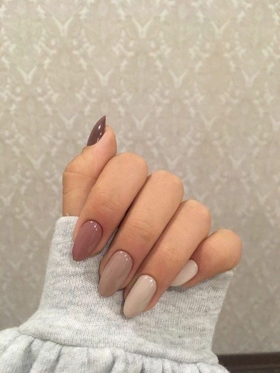 a delicate and subtle mismatching manicure of brown, mauve, grey and creamy shades is a lovely idea to wear in the fall