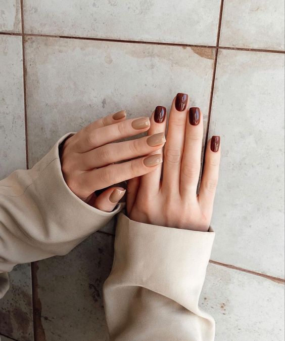 a pretty fall manicure with grey nails on the left hand and burgundy ones on the right hand is adorable and it looks edgy and fresh