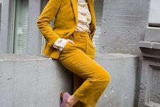 15 an elegant retro work outfit with a printed shirt, a mustard corduroy pantsuit, pink suede shoes is a cool idea