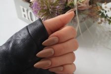 21 long almond-shaped light brown nails are an elegant solution for the fall, they are neutral enough for many outfits