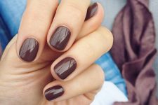 26 deep brown nails are adorable for the fall, they are not as dark as black ones and look chic and exquisite