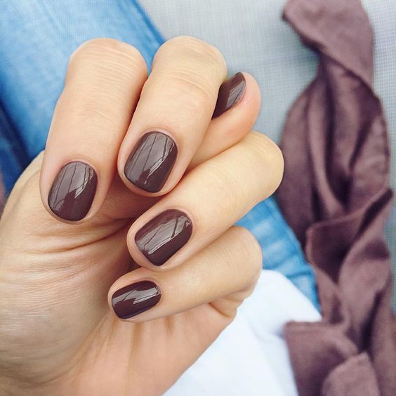 deep brown nails are adorable for the fall, they are not as dark as black ones and look chic and exquisite