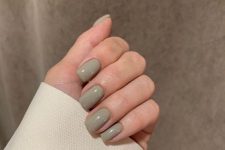 30 olive green nails are a beautiful and stylish idea for the fall, it’s a sutble touch of color to your look