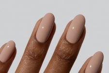 32 a soft and subtle nude manicure in blush beige is a beautiful idea for any time, not only fall, it looks gorgeous