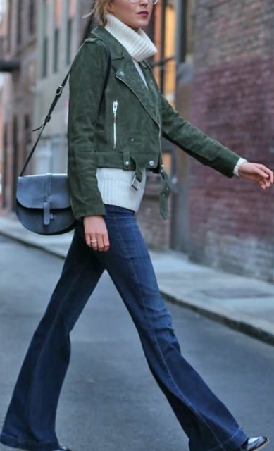 With black leather bag, black leather shoes and navy blue flare jeans