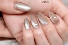 a beige velvet manicure is a timeless idea for the fall – beige nails look adorable in this season