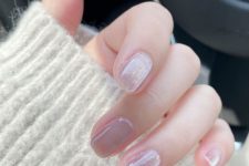 a lovely nude manicure with a velvet effect is a cool idea for a delicate and chic look, it’s a cool idea for the fall