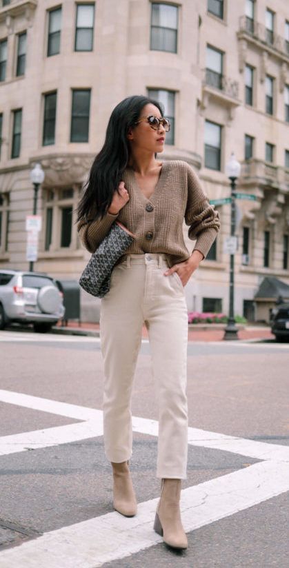 a lovely fall outfit with a taupe cropped cardigan, white cropped jeans, grey chelsea boots and a printed bag