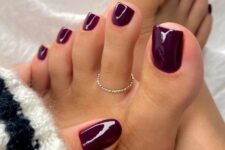 15 deep purple toe nails are a chic and bold idea for the fall and winter and a bright touch of color to it