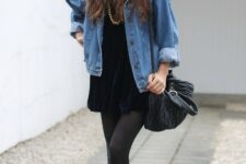 With hat, rounded sunglasses, golden necklace, black leather bag, black tights and black platform lace up shoes