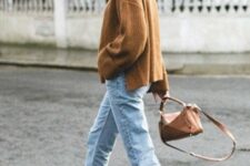 02 a brown oversized sweater, blue jeans, white booties and a brown bag compose a simple fall look