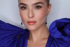 Zoey Deutch’s smoked-out, lash-heavy look is the perfect example of a subtle doe eye
