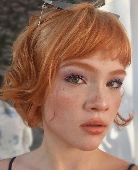 A ginger jaw length bob with layered bangs and waves is a catchy and fresh solution, and the color inspires