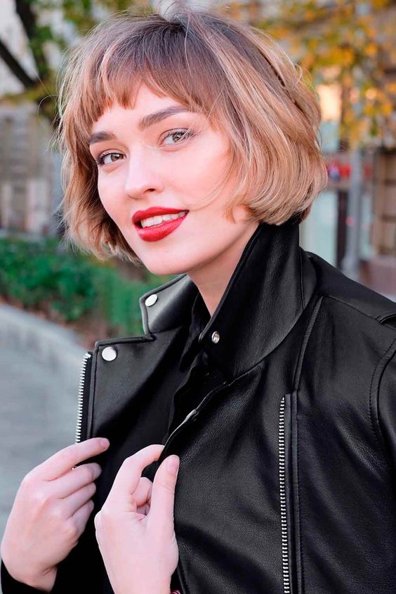 A jaw length brunette bob with blodne balayage and waves plus bangs is a catchy idea, which looks effortless