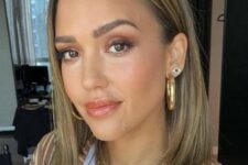 with a white waterline, C-curve lashes, and subtle eye shadow that helps make her eyes appear bigger, Jessica Alba is perfecting the doe-eye look