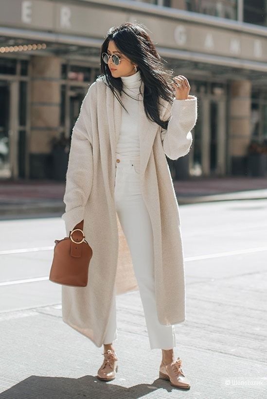 a total white look with a turtleneck, jeans, blush shoes, a neutral faux fur coat, a camel bucket bag