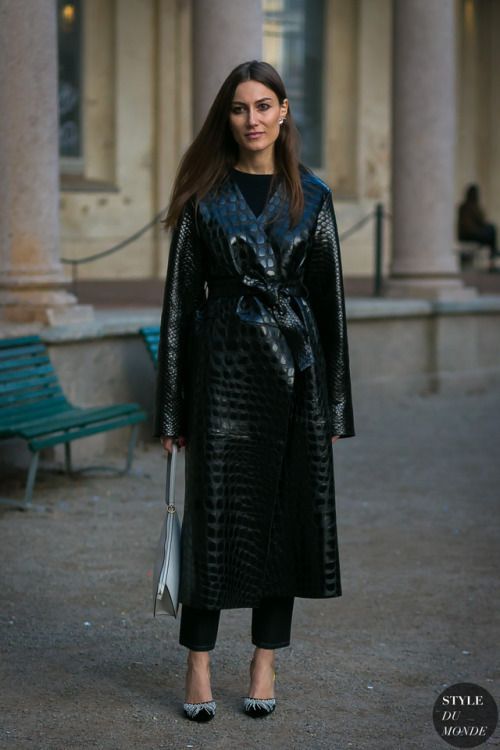 a total black look with a crocodile leather trench, a white bag and embellished shoes is amazing