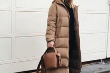 a total black look refreshed with a beige puffer coat and a bag and white trainers is comfy and cozy