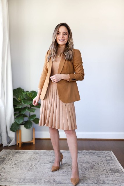 With beige shirt and light brown suede pumps