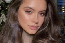 a beautiful nude makeup with a nude lip, pink eyeshadow, a touch of blush and highlighter looks very fresh