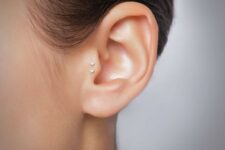 a minimalist look with only a double stud tragus piercing looks very unusual and very chic