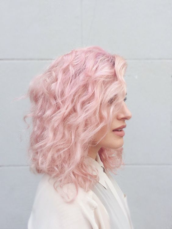 a very light shade of pink looks heavenly beautiful and makes this wavy hairstyle look jaw dropping