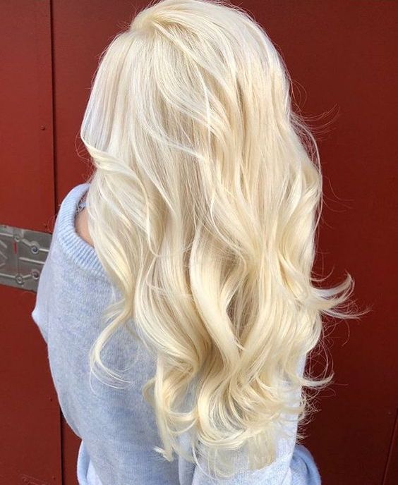 long Barbie blonde locks with waves look amazing and make your look softer and more girlish