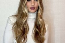 17 Rosie Huntington-Whiteley wearing gorgeous long locks with a money piece – that’s that expensive blonde