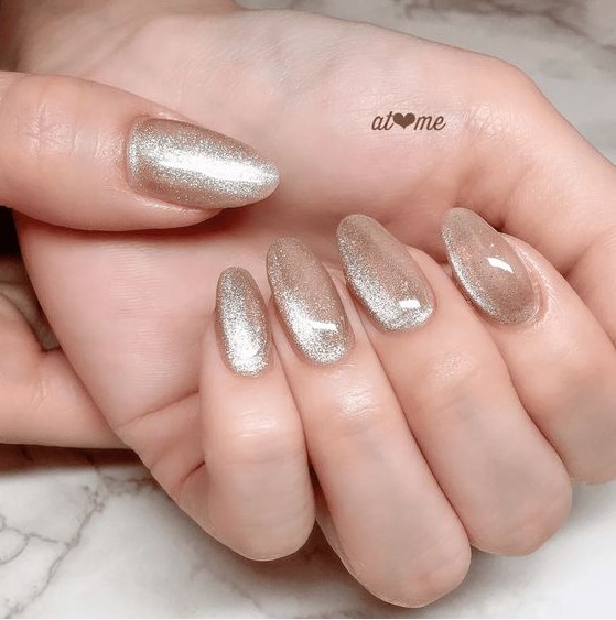 a beige velvet manicure is a timeless idea for the fall - beige nails look adorable in this season