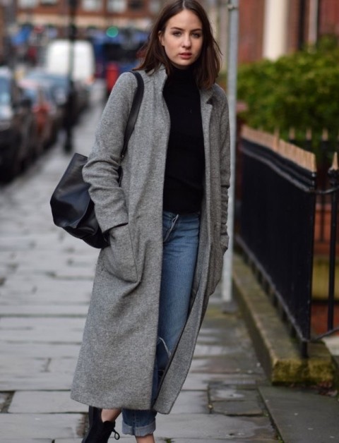 With gray midi coat, black leather tote bag and black sneakers