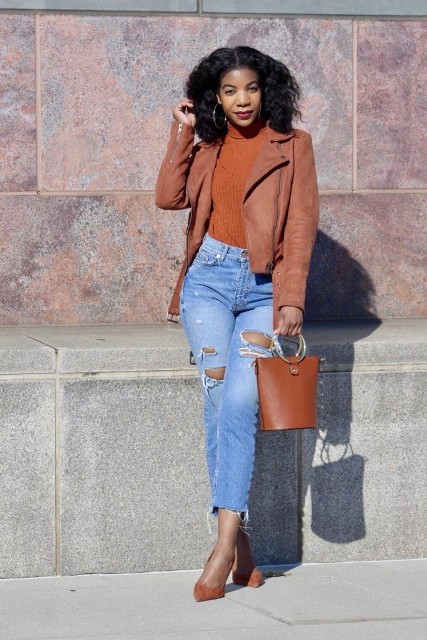With silver rounded earrings, brown leather bag, brown suede jacket and brown suede pumps