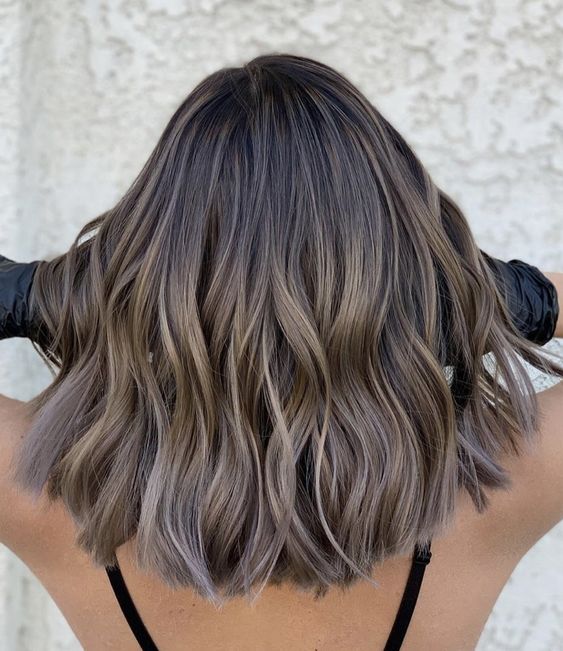 a mushroom brown long bob with a darker root and waves is a gorgeous idea for anyone, it looks fresh and not boring at all