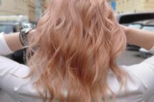 peachy rose gold medium length hair with waves is a lovely idea to rock this spring and summer and it looks lovely