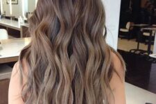 lovely brown hairstyle with blonde highlights