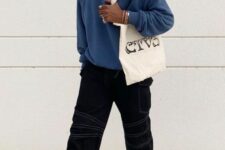 02 a blue sweatshirt, black jeans, navy and white trainers, a printed bandana and a neutral canvas bag for spring