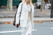 04 a creamy spring look with a maxi dress, an oversized blazer, a black bag and black sneakers plus layered necklaces