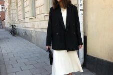 05 a neutral A-line midi dress, black sneakers, an oversized black blazer and a black bag for a stylish monochromatic look
