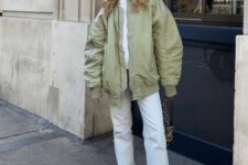 07 a white t-shirt, white jeans and sneakers, a light green bomber jacket and a bag with chain for spring