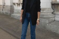 14 a black t-shirt, an oversized blazer, black heeled shoes, blue jeans and a watch for a stylish work look