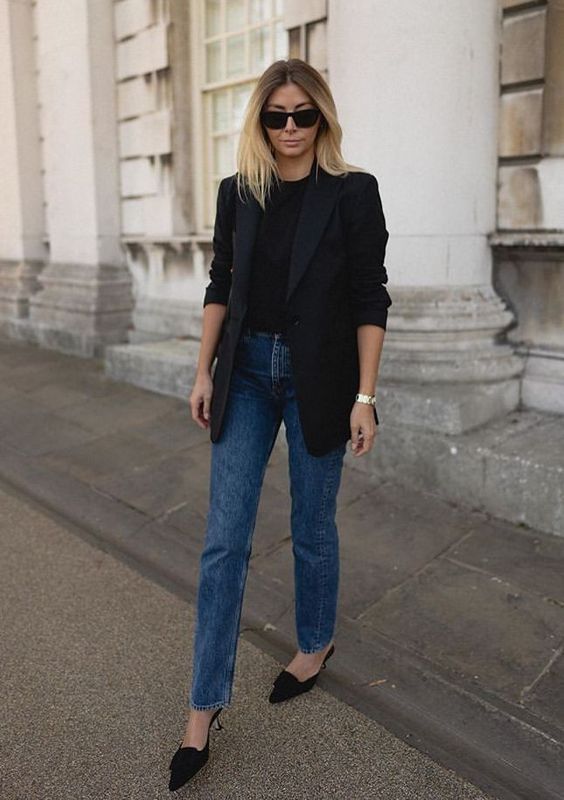 a black t-shirt, an oversized blazer, black heeled shoes, blue jeans and a watch for a stylish work look