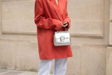 17 bleached jeans, fuchsia embellished shoes, an oversized red blazer and a silver bag for a refined spring look