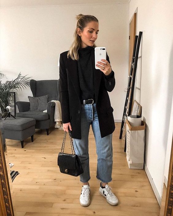 a smart casual outfit with a black top, blazer and a bag, light blue cropped jeans, white trainers is a great idea for spring