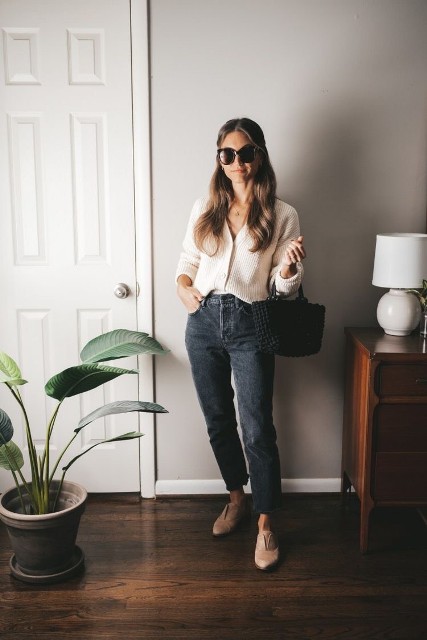 With oversized sunglasses, black bag and beige leather flat shoes