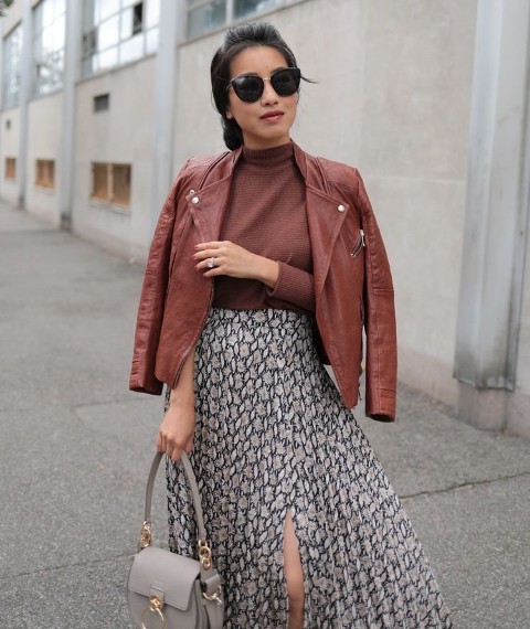 With sunglasses, brown fitted turtleneck and gray leather bag